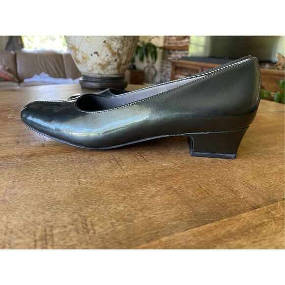 Trotters DORIS Round Toe Business Slip On Loafer Patent Leather 8M - Picture 1 of 7
